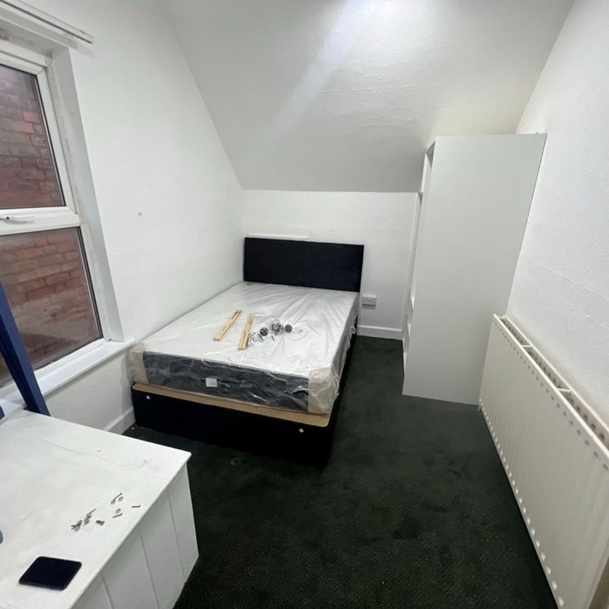 Room in a Shared House, Aldridge Road, B42 - Photo 1