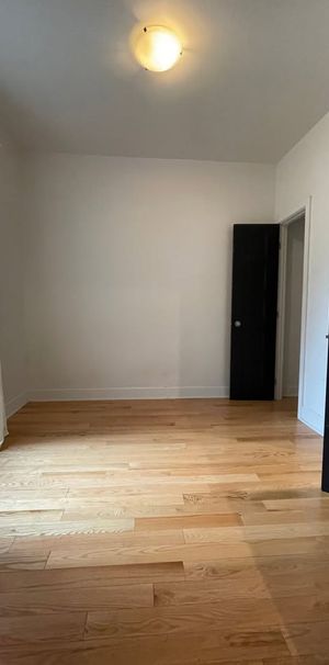 Ville-Marie - 4 1/2 Avec Parking + Cour - Photo 1