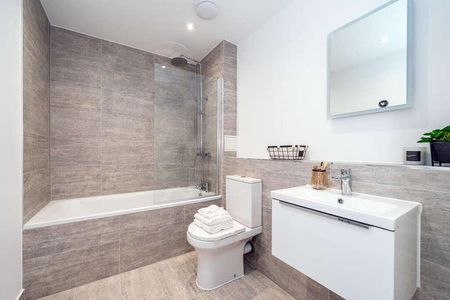 Staines-upon-thames, TW18 - Photo 4