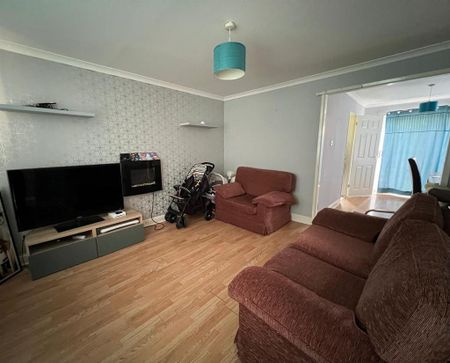 4 bedroom semi-detached house to rent - Photo 3