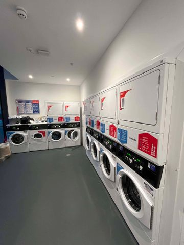 Large High Double Ensuite - Photo 4