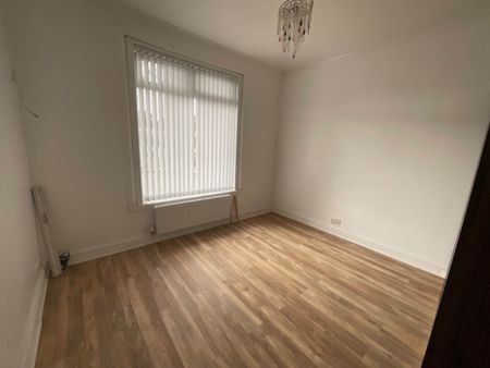 Price £1,350 pcm - Available Now - Part Furnished - Photo 5