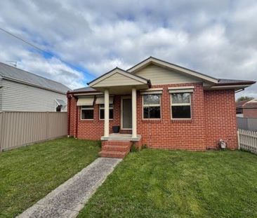Freshly Updated, 3 Bedroom, 2 Bathroom - Photo 2