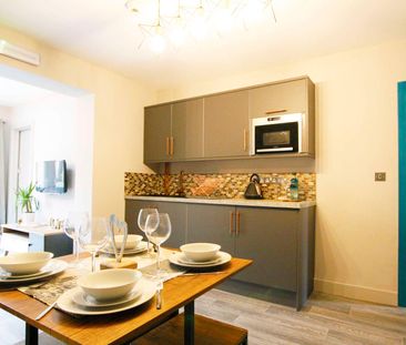 Stunning Professional House Share in City Centre - Rarely Available! - Photo 2