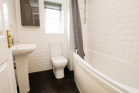 2 bedroom terraced house to rent - Photo 2