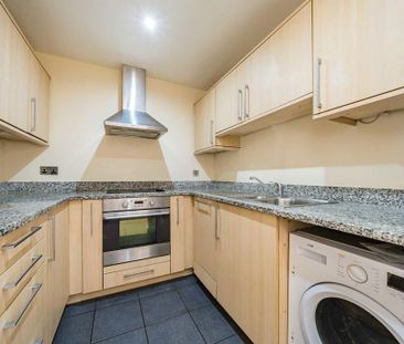 3 bedroom flat to rent - Photo 1