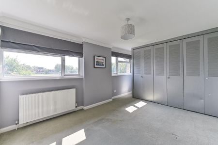 4 bedroom end of terrace house to rent - Photo 3