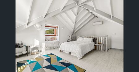 Stylish Family Retreat Moments from Coogee Beach - Photo 3