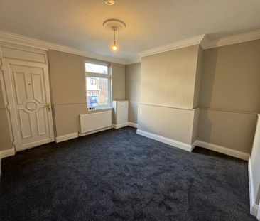 Newly Renovated 2-Bed Terrace in Hoyland – Perfect for Long-Term Let! - Photo 3