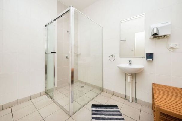 Double Room | Rent Includes Electricity, WiFi & Water | Bus Stop @ Front Door. - Photo 1