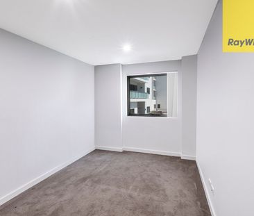 MODERN TWO BEDROOM APARTMENT IN PRIME LOCATION WITH GARDEN ASPECT - Photo 5