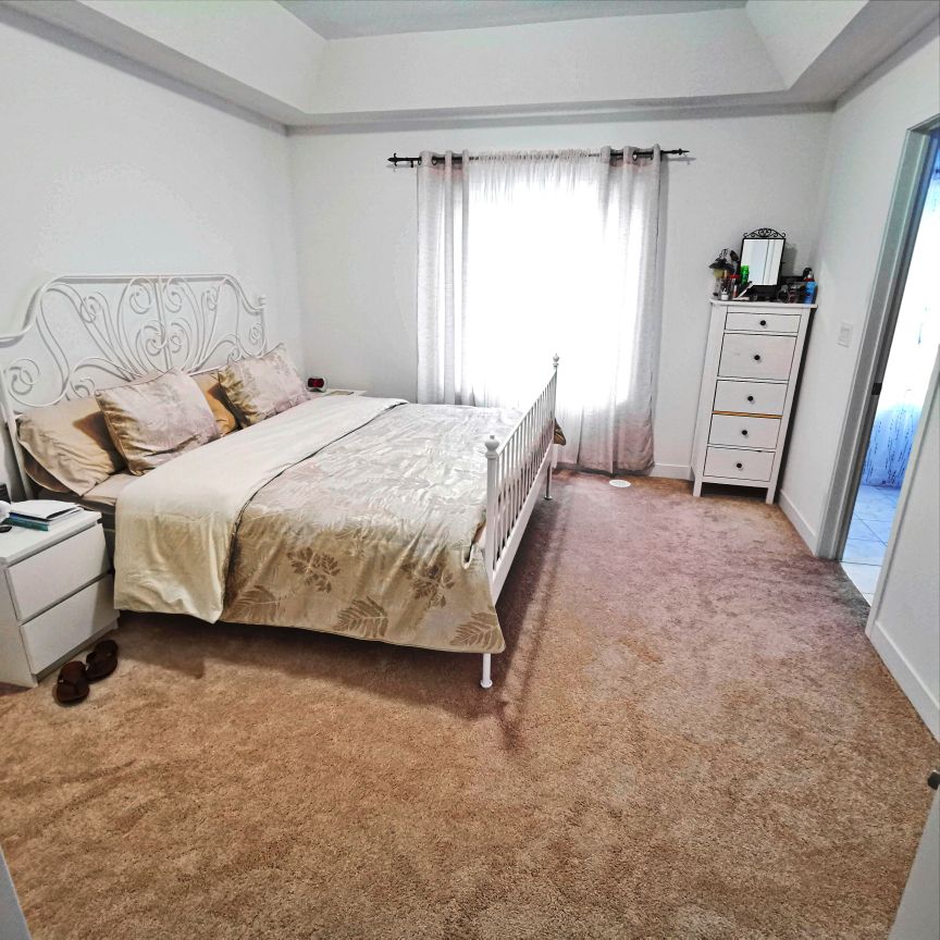 For Lease - 167 Harding Park Street, Newmarket, Ontario - Photo 1