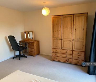 1 bedroom in a house share to rent - Photo 3