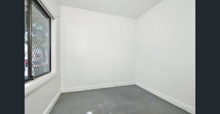 Stylishly refurbished historic terrace house in a sought-after location - Photo 2