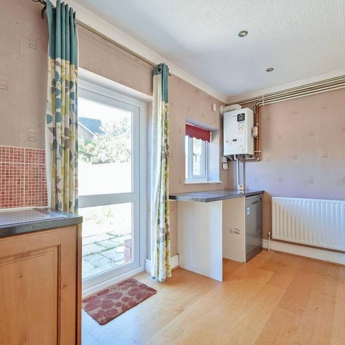 3 bedroom end of terrace house to rent - Photo 1