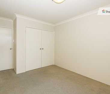TIDY 2 BEDROOM IN SECURE COMPLEX - Photo 3