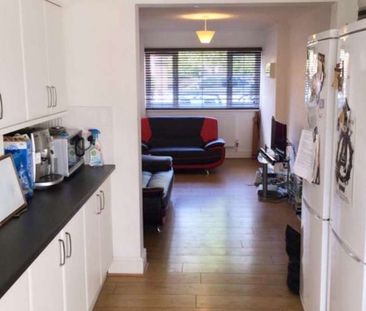 Tyrrell Square Room 6 - Photo 4