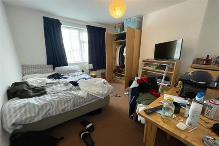 5 bedroom end of terrace house to rent - Photo 3