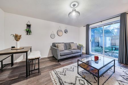 2 bedroom end of terrace house to rent - Photo 2