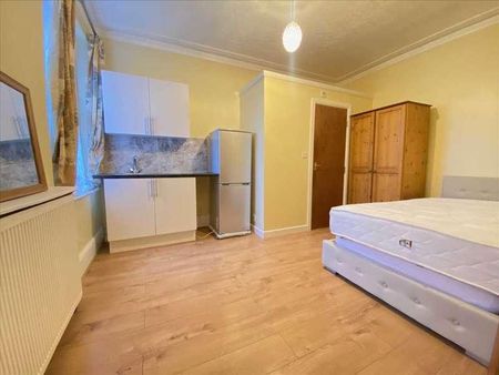 Broughton Road, West Ealing, W13 - Photo 2