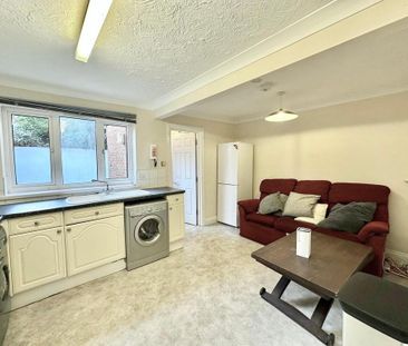 3 bedroom terraced house to rent - Photo 5