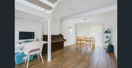 Cosy Townhouse with Complex Pool - Photo 3