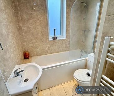 1 bedroom in a house share to rent - Photo 6