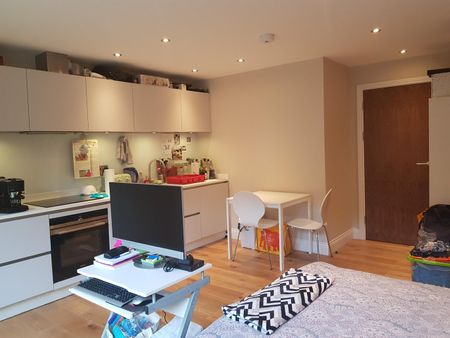 Studio Flat, Ferdinand Street, NW1 - Photo 5