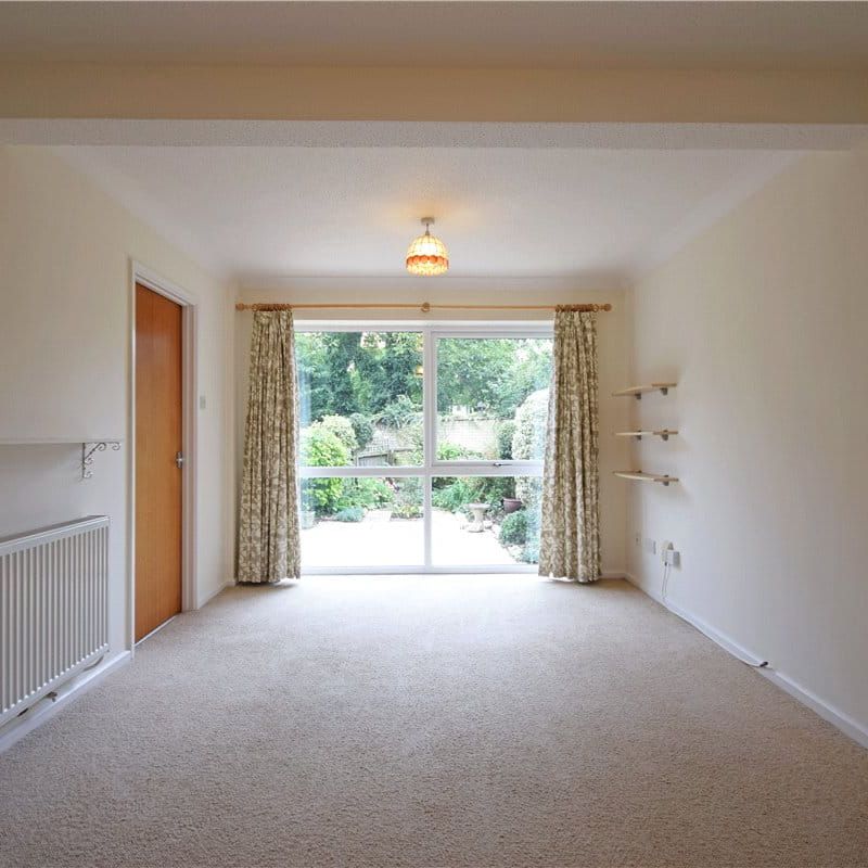 Spacious 1 bedroom chalet style house situated just of Gilbert Road within walking distance of the City centre & with excellent access to Science Park, A14 & M11. GCH. Allocated parking. Unfurnished. - Photo 1