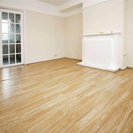 Crescent Road, Dagenham, RM10 - Photo 1