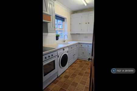 2 bedroom semi-detached house to rent - Photo 3