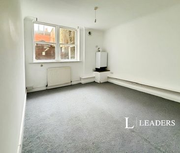 1 bedroom apartment to rent Lower Rock Gardens, Brighton, BN2 - Photo 2