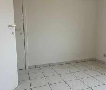 Centraal Gelegen 1 slaapkamerappartement met ruim terras en garage - Photo 5