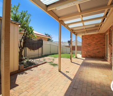 CONVENIENTLY LOCATED 3 BEDROOM HOME! - Photo 4