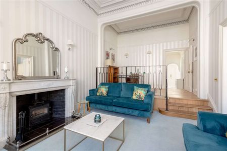 Stylish 2-Bedroom Flat in Edinburgh's Desirable West End  Palmerston Place - Photo 3