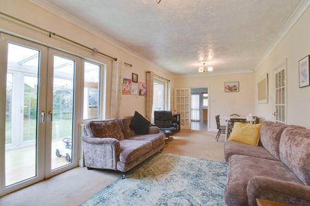 3 bedroom bungalow to rent - Photo 2