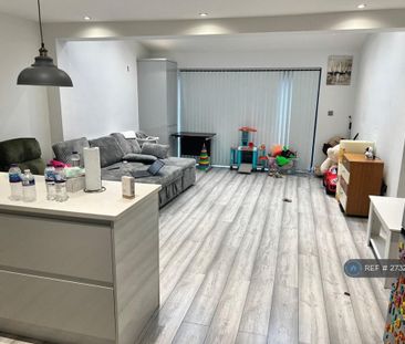 1 bedroom in a house share to rent - Photo 2