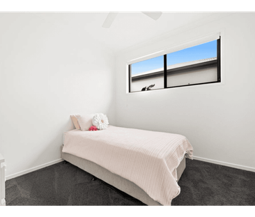 Contemporary Poolside Living Made Easy - Photo 5