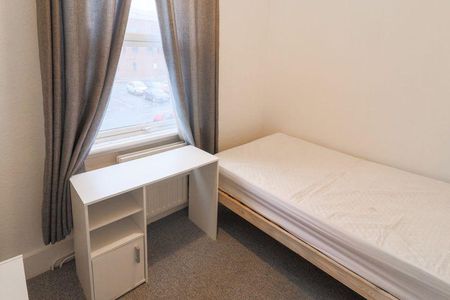 5 bedroom terraced house to rent - Photo 3