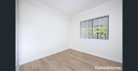 Spacious and contemporary two bedroom apartment - Photo 3