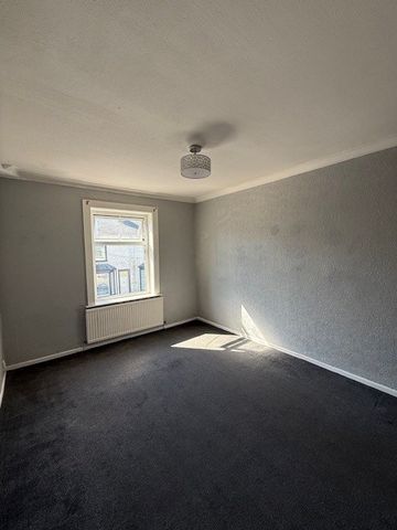 Lyndhurst Road - Photo 5