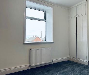 2 bedroom end of terrace house to rent - Photo 5