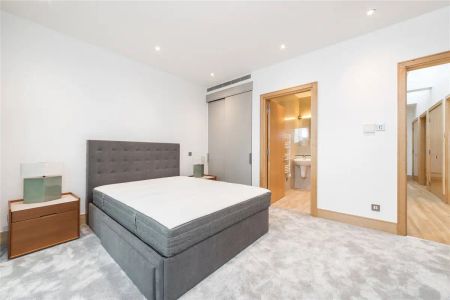 1 bedroom flat in London - Photo 4