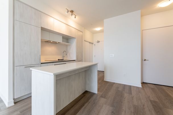 For Lease - 6 David Eyer Road Unit# 817, Richmond Hill, Ontario - Photo 1