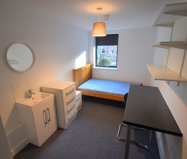 7 Bed End Terrace, Hillside Court, RG1 - Photo 6