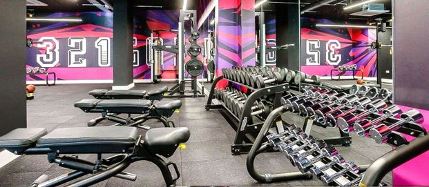 BLEND OF COMFORT AND CONVENIENCE | AVAILABLE NOW! | PARKING AVAILABLE | PRIME LOCATION | 24-HOUR CONCIERGE | RESIDENTS GYM - Photo 1