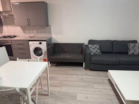 2 Bed Maisonette, Syon Park Close, NG2 - Photo 4