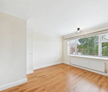4 bedroom semi-detached house to rent - Photo 3
