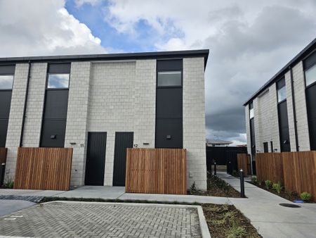 Settle Into Stables - Greerton - Photo 4