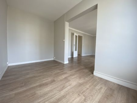 Location Appartement 3 pièces 80m² SAUMUR 49400 - Photo 2